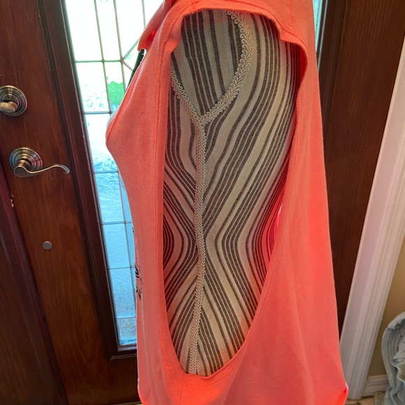 Zumba WeAre XXL Hooded Muscle Tank Top - Picture 7 of 10